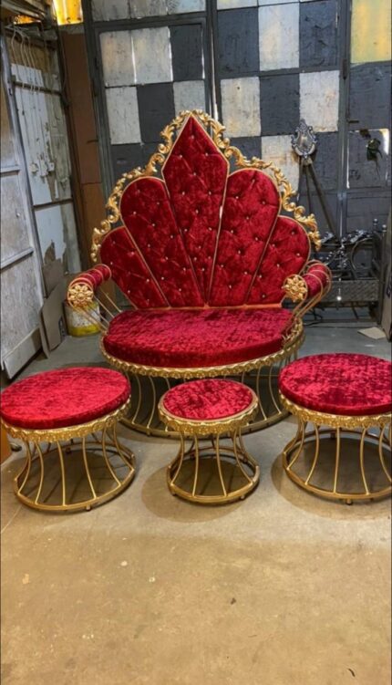 Geniş Sırtlı Üçgen Taht